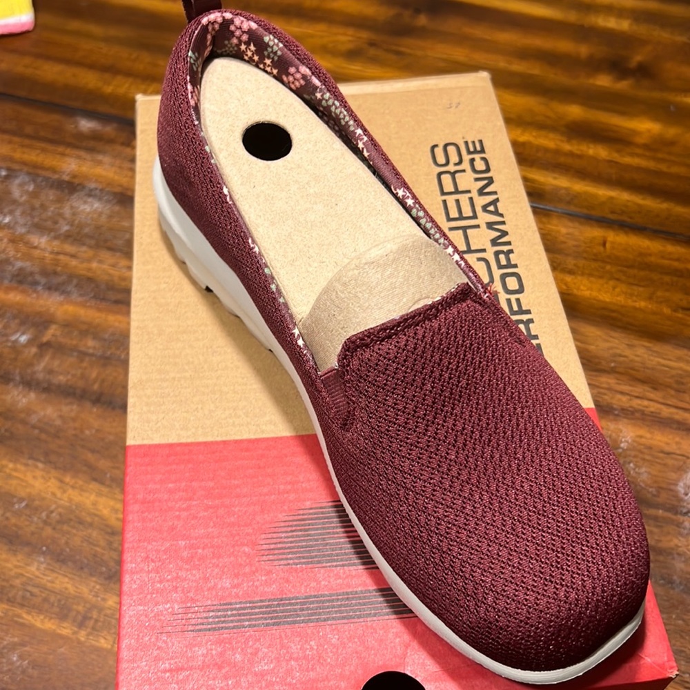 New with Box Sketchers Performance Go Walk Classic Sneaker